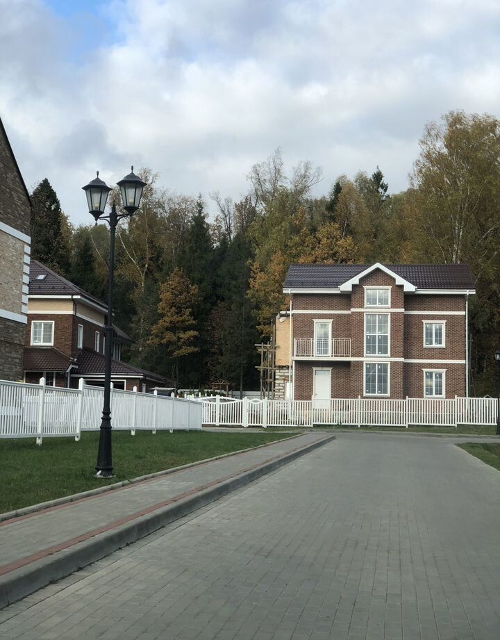Дом, 300 м², Семенищево