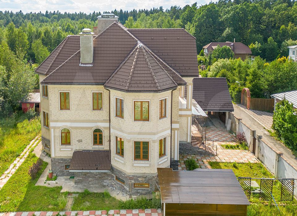 Дом, 1000 м², Химки