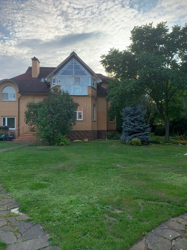 Дом, 550 м², Королев
