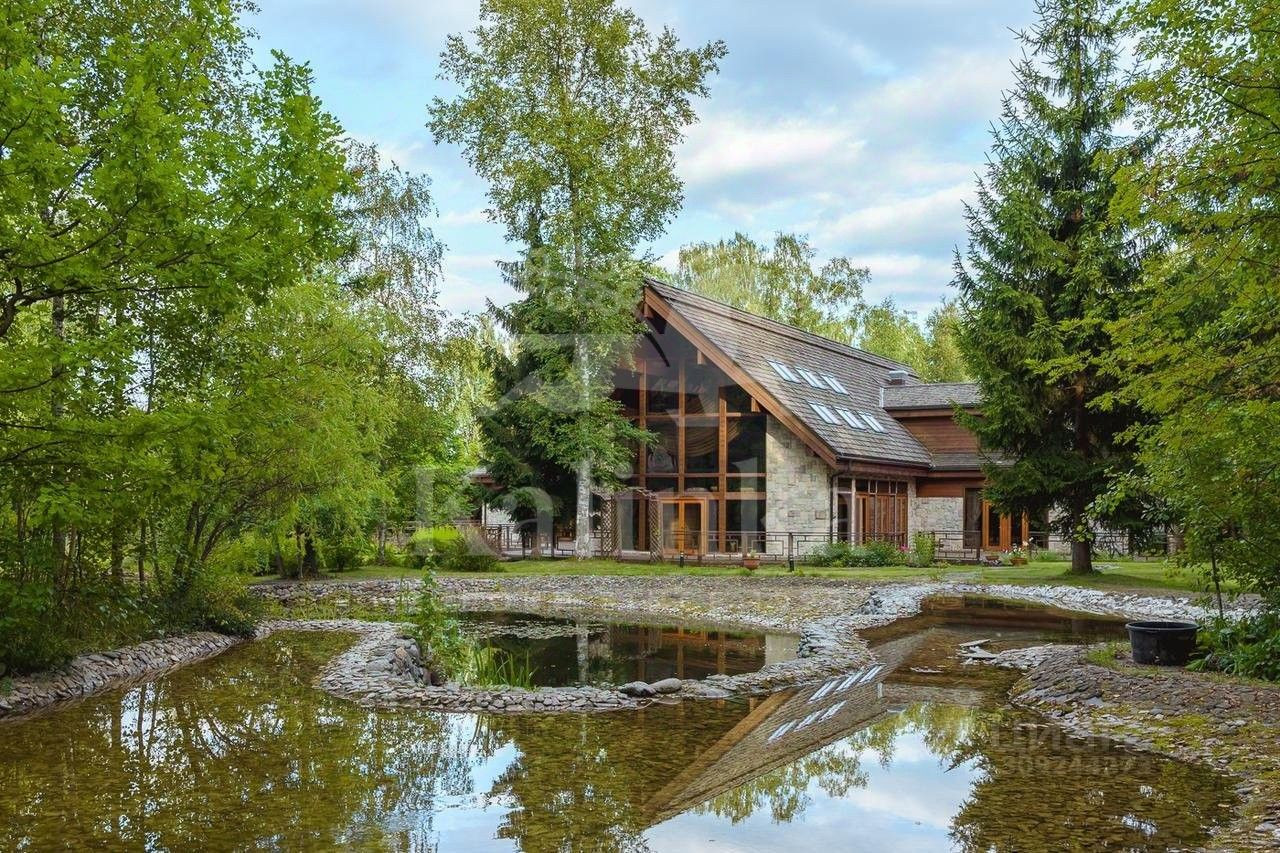 Дом, 1700 м², Вешки