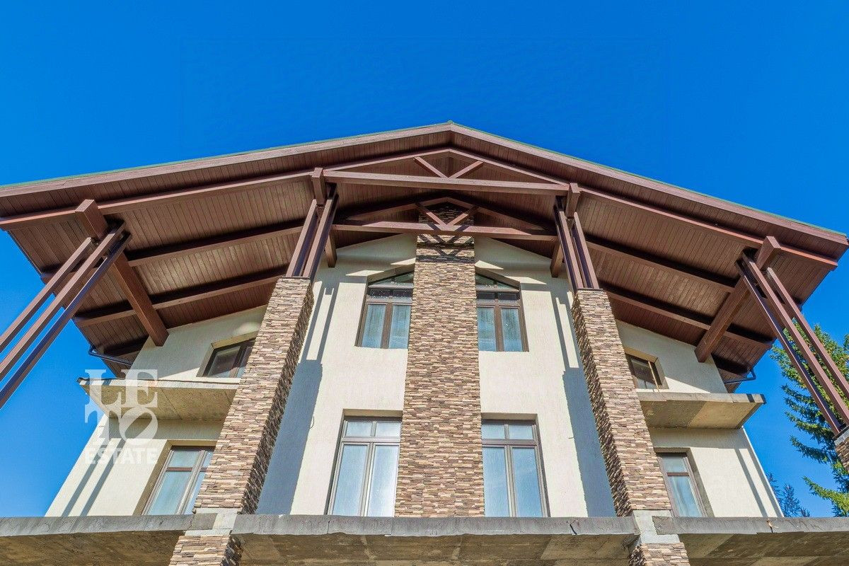 Дом, 690 м², Вешки