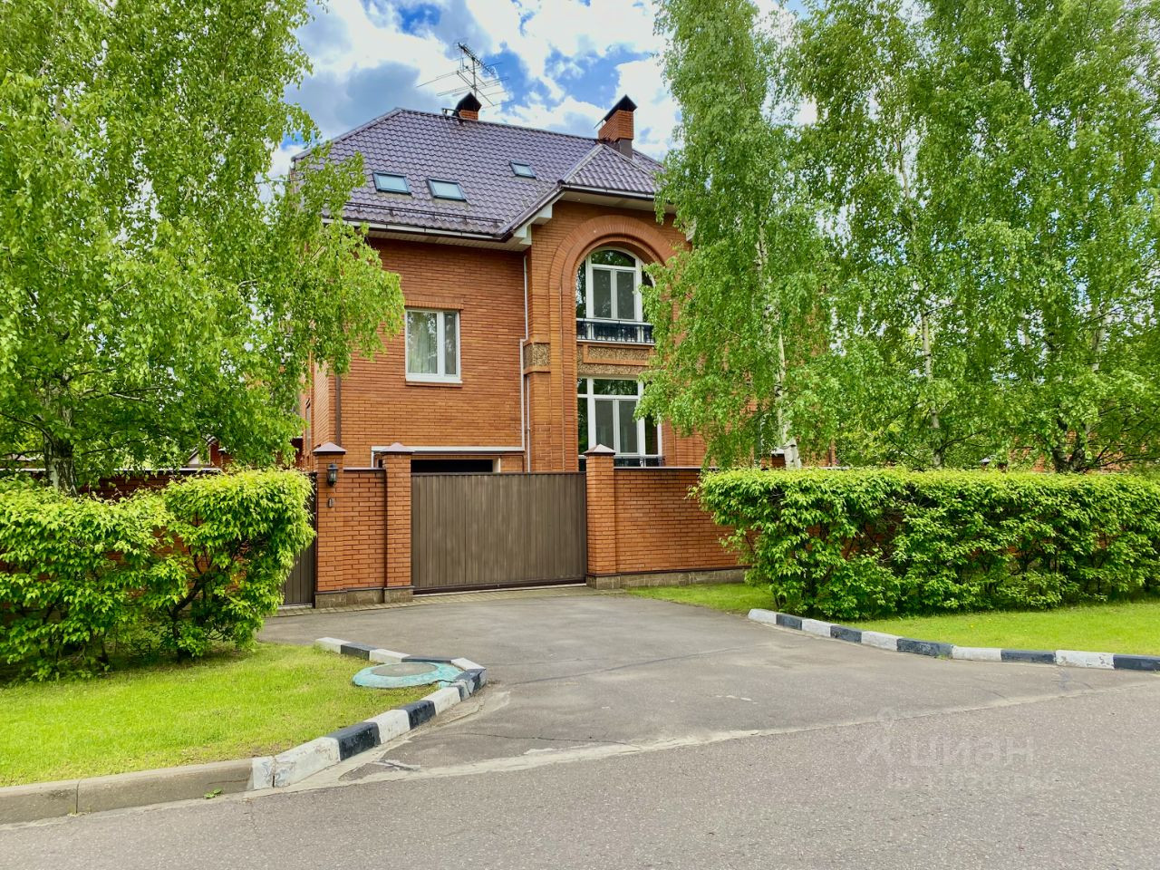 Дом, 526 м², Вешки